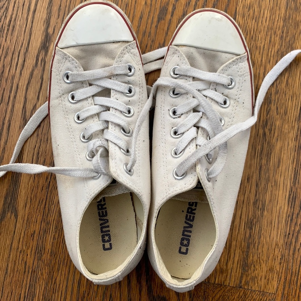 6.5 women’s white chuck Taylor converse sneakers